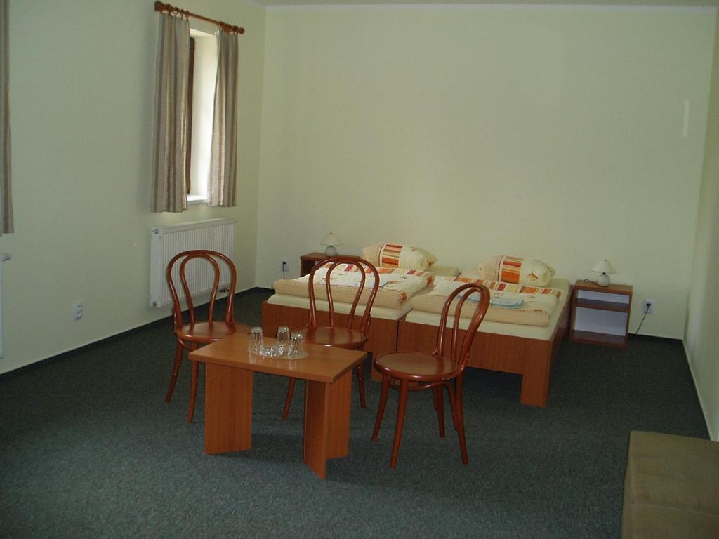 Restaurace A Penzion Ceska Hospoda Heřmanice Δωμάτιο φωτογραφία